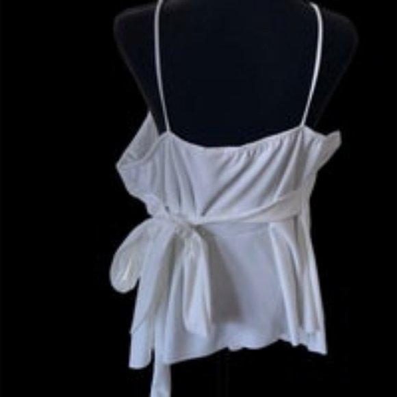 Boohoo Plus Crepe Tie Front Asymmetric Top - Picture 4 of 6